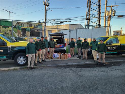 Weed Man Westport Donates 387.25 Pounds of Food to Operation Hope